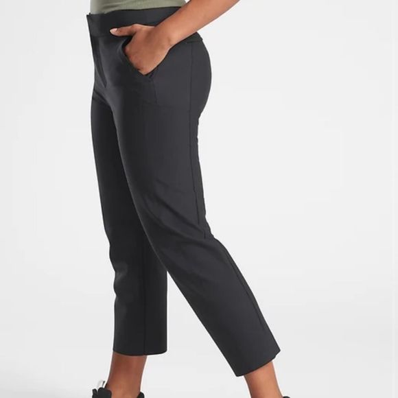 Athleta Pants - NWT $129 Athleta Stellar straight crop pant